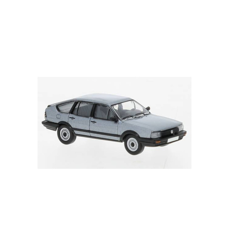 Brekina PCX870335 - VW Polo II Twist, ciemnoniebieski, rok 1985